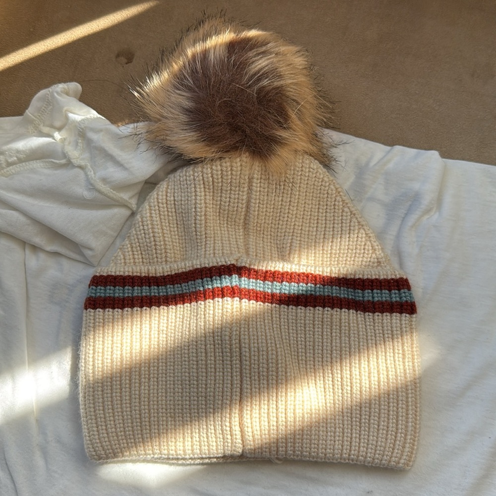 NWT Anthroplogie Beige Knit Beanie with Pom Pom - Picture 3 of 3